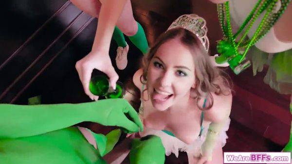 Katie Kush, Naomi Blue & Serena A Vary get naughty as a group - sexu.com on poweredporn.com