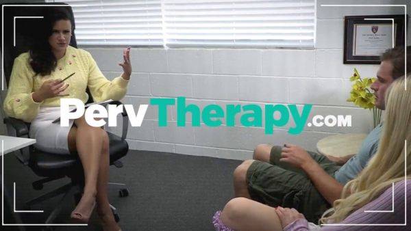 Tiny Teen gets revenge on her cheating boyfriend with her roommate's big dick - sexu.com on poweredporn.com