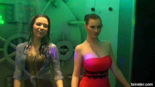 Drunk Lesbians Public Dancing - upornia.com on poweredporn.com