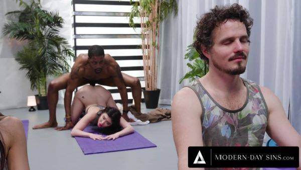 She Cheated On Her BF With Yoga Trainer - Isiah maxwell - xhand.com on poweredporn.com