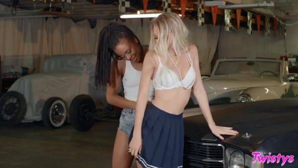 Ebony Lesbian Wanna Fuck Teen Girl - hotmovs.com on poweredporn.com