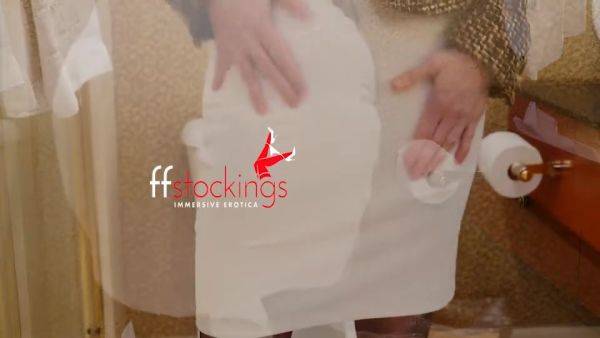 Toilet Tart - hotmovs.com on poweredporn.com