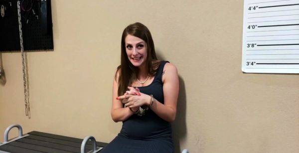 Interview in jail - drtuber.com on poweredporn.com