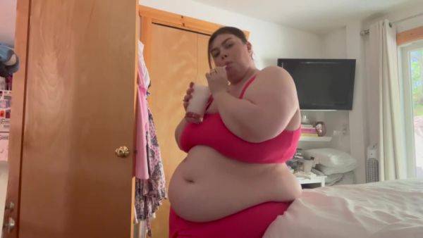 Ssbbw Beautiful Women Eating For Belly Fat Gain #bigbelly - upornia.com on poweredporn.com