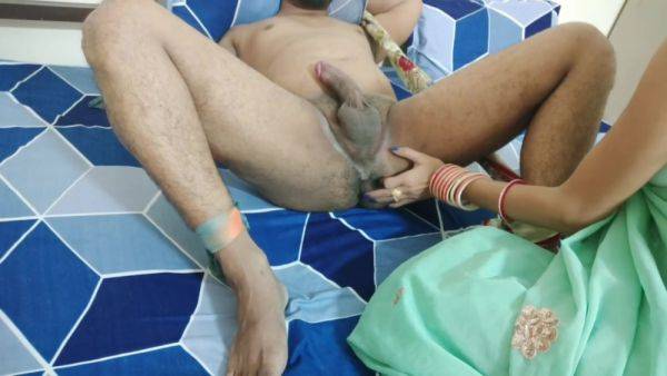 Dever Ko Akela Pakar Bhabhi Uske Lund Pe Toot Padi In Hindi - tubepornclassic.com - India on poweredporn.com