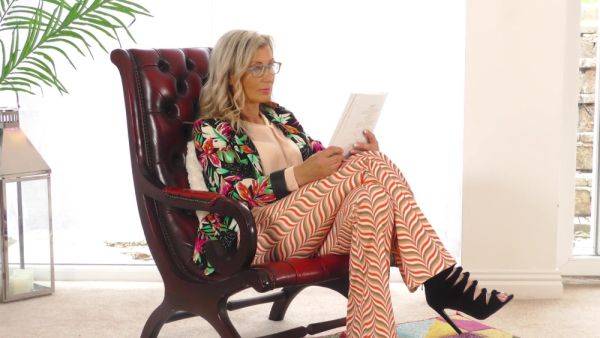 Mature mom rubs pussy all alone in marvelous home solo - hellporno.com on poweredporn.com