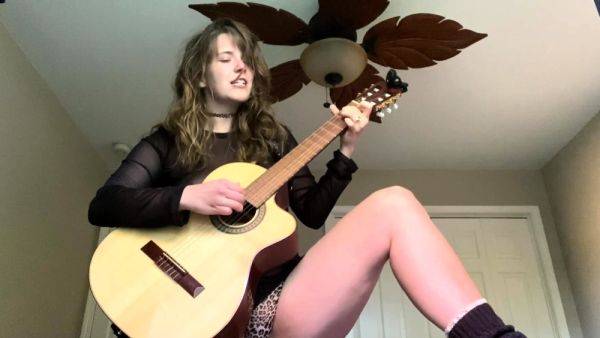 Young amateur teen in solo masturbation getting kinky - drtuber.com on poweredporn.com