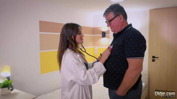 Young doctor treating a horny grandpa - txxx.com on poweredporn.com