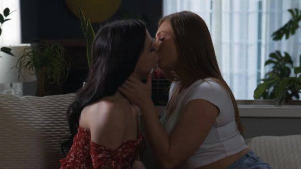 Busty blonde licked by friend and squirt - drtuber.com on poweredporn.com