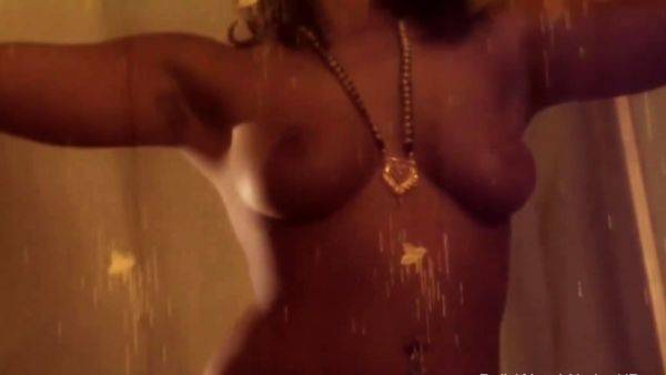 Exotic And Seduction Loving Babe - drtuber.com on poweredporn.com