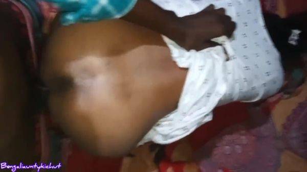 Chudai Hui Bahut Mast Bengali Aunty Ko Durga Mela Ghuma Kar Le Aaye By Bengaliauntykichut - hclips.com on poweredporn.com