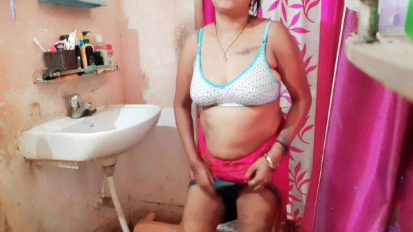 Indian Housewife Sexy Show 1 - desi-porntube.com - India on poweredporn.com