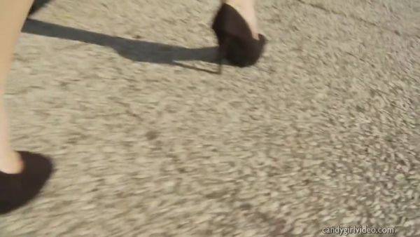 Hollis Ireland - Paparazzi Upskirts - hotmovs.com - Ireland on poweredporn.com