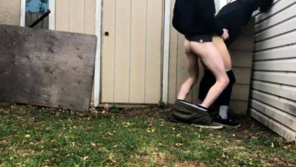 Backyard love - drtuber.com on poweredporn.com