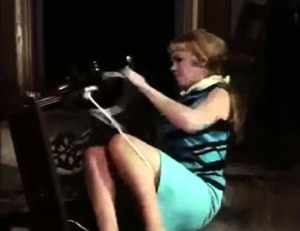 What a Way to Start a Television Episode - drtuber.com on poweredporn.com