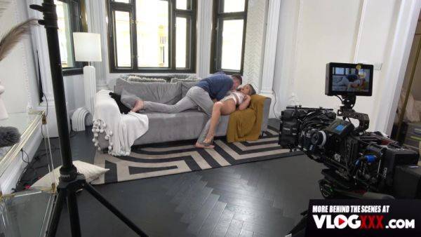 Ariana Van X Is A Hottie Who Loves Pussy Pounding - hotmovs.com on poweredporn.com