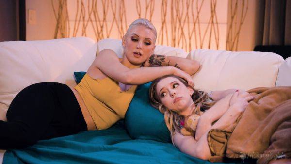 Curious stepmom wants to feel daughter's pussy for a few rounds - hellporno.com on poweredporn.com