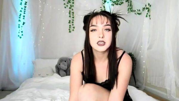 Milliemillz - Smoking CEI Encouragement - drtuber.com on poweredporn.com