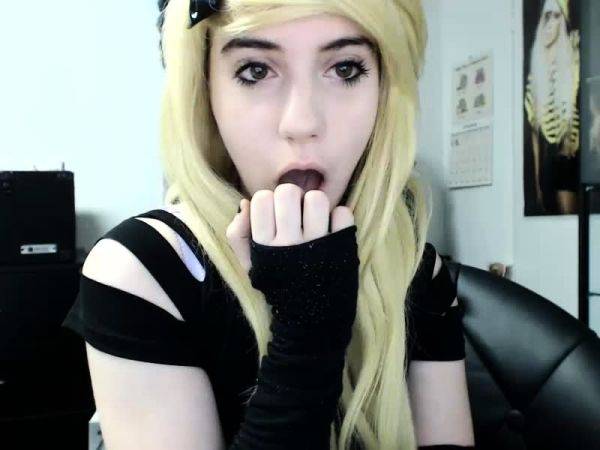 Small titted babe toys her pussy on webcam - drtuber.com on poweredporn.com