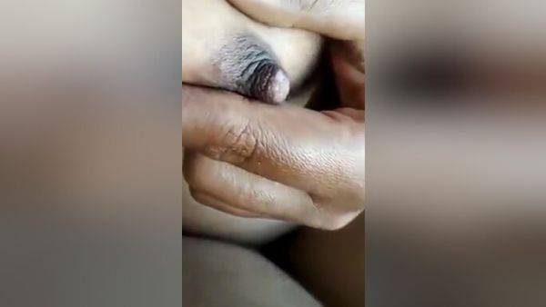 Phudi Se Pani Nikal Dia Ungli Krta Hoe - desi-porntube.com - India on poweredporn.com