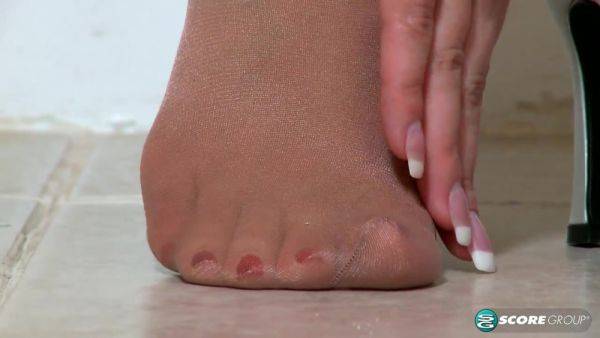 Bathtub Foot Play - hotmovs.com on poweredporn.com