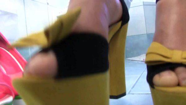 Solo shoes play with ebony slut in bathroom by Foot Girls - hotmovs.com on poweredporn.com