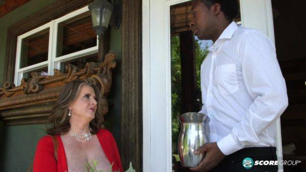 Kerry's Milf Ass Is On The Menu - hotmovs.com on poweredporn.com