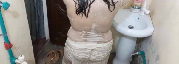 Washroom Nahaty Hue Desi House Wife With 18 Years - desi-porntube.com on poweredporn.com