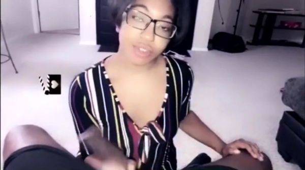 She should be getting ready for school but end up sucking my - drtuber.com on poweredporn.com