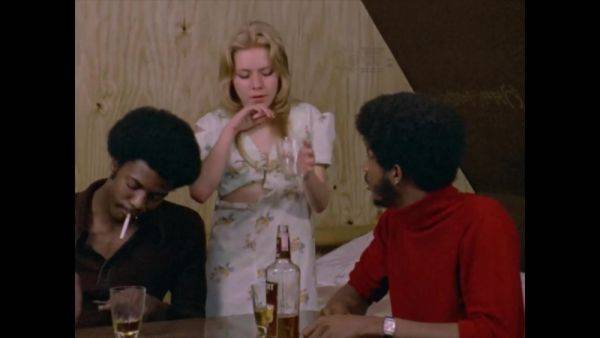 Lisa Baker In Po Hot Summer In The City 1976 - tubepornclassic.com on poweredporn.com