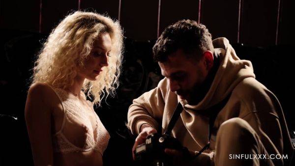 Lady Lynne gets fingered and cummed on in HD - sexu.com on poweredporn.com