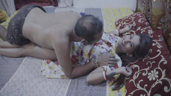 Bibi Ne Apne Pati Ke Dost Ke Sath Manaya Raat Bhar Suhagrat - upornia.com - India on poweredporn.com