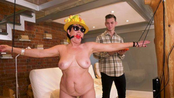 Young lad gets lucky with this thick auntie in a dirty home play - xbabe.com on poweredporn.com