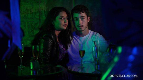 Lauren Walker & Clara Mia Horny Threesome - Brunette - xhand.com on poweredporn.com