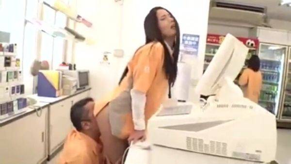 03654 The body is controlled and pleasure falls - txxx.com on poweredporn.com