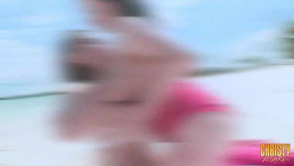 Two Girls, One Beach - hotmovs.com on poweredporn.com