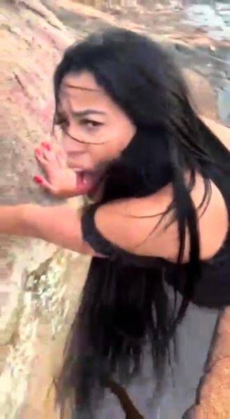 नदी किनारे पत्थरों पर - drtuber.com on poweredporn.com