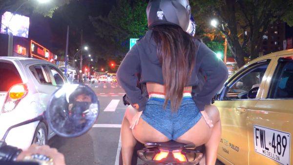 Colombian latina shows off her big ass in public during a motorcycle tour - txxx.com - Colombia on poweredporn.com