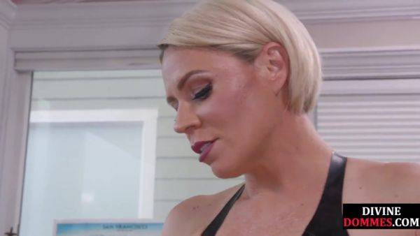 Whipping CFNM domina in leather whips her BDSM sub - hotmovs.com on poweredporn.com