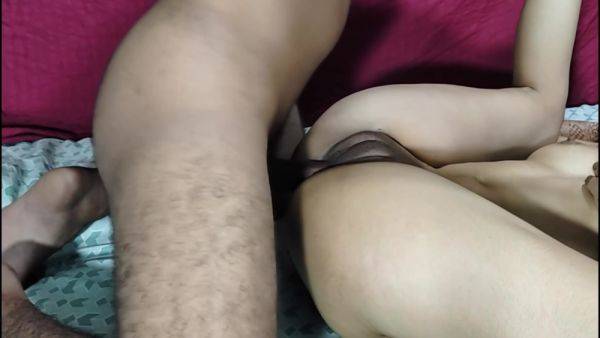 Naukrani Ne Malik Ke Land Par Malish Ki - desi-porntube.com on poweredporn.com