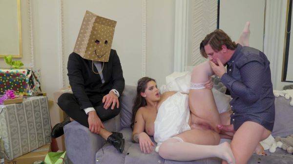 Curvy bride takes father-in-law's dick for serious wedding day porno - hellporno.com on poweredporn.com