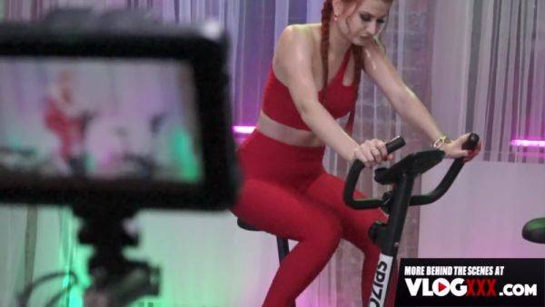 Gia Fucks Her Personal Trainer At The Gym - hotmovs.com on poweredporn.com