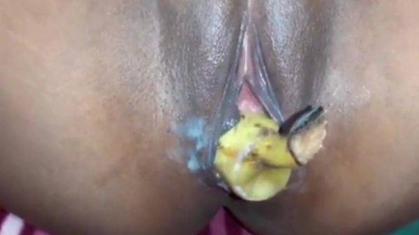 Very Very Hot Sex Videos Kele Se Apni Chut Ki Pyas Buchayi - hclips.com on poweredporn.com