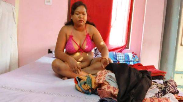 Indian Housewife Sexy Show 31 - hclips.com - India on poweredporn.com