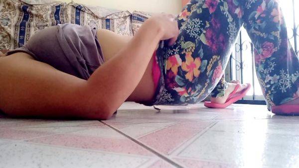 Busty Woman Starts Making Homemade Porn From The Floor The Slut Gets Horny When Her Buttocks Feel The Heat Of The Floor - hclips.com - Ecuador on poweredporn.com