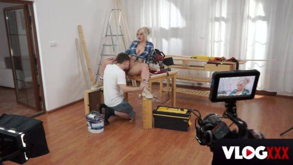 Blondie Fesser Knows How To Captivate The Cameras - hotmovs.com on poweredporn.com