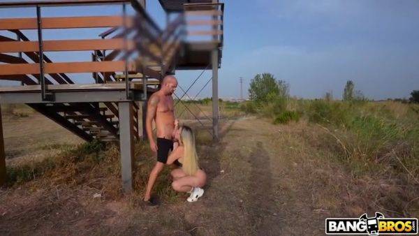 Workouts, Love, And Public Sex With Public Bang And Kourtney Love - hotmovs.com on poweredporn.com