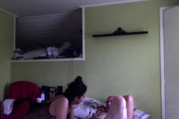 Svenskt amatrmoget par avsugning - drtuber.com on poweredporn.com