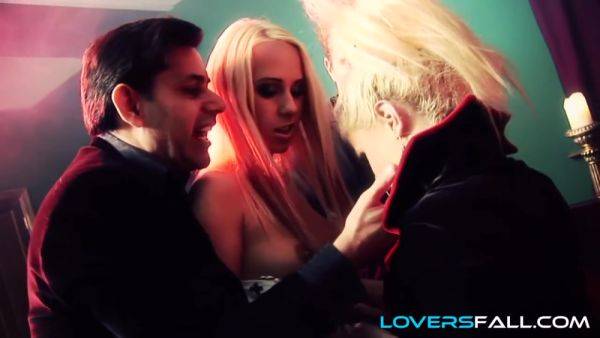 Fantasy Bitches Blowing And Nailing - videomanysex.com on poweredporn.com