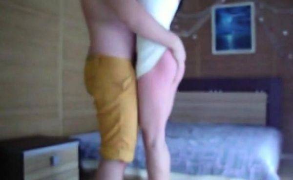 Il se filme dans le dos de sa copine - drtuber.com - France on poweredporn.com